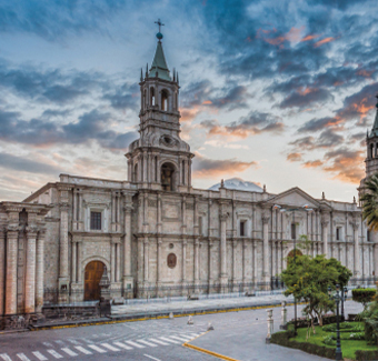 Image d'une cathédrale au Pérou