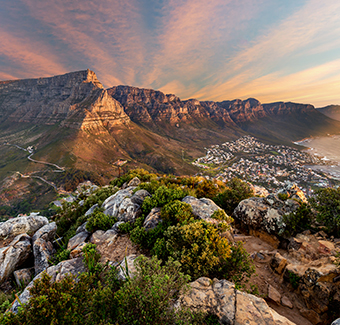 image d'une savane montagneuse en Afrique du sud