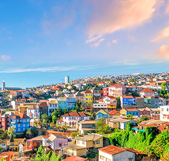image de plein de petite maisons colorés sur une colline de Valparaiso