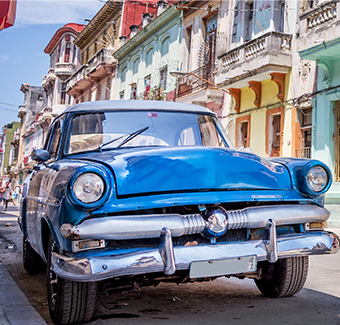 image d'une voiture mythique vintage bleu de Cuba