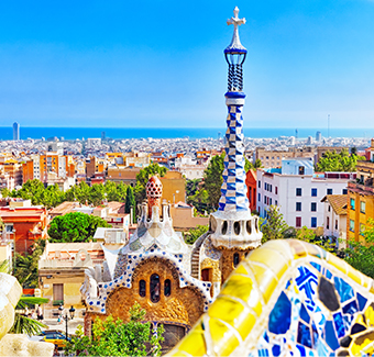 image du parc Guell à Barcelone façonné de Mosaïque de céramique de toutes couleurs
