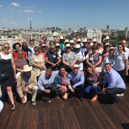 photo de groupe des voyageurs Syltours, au siège de Boulogne