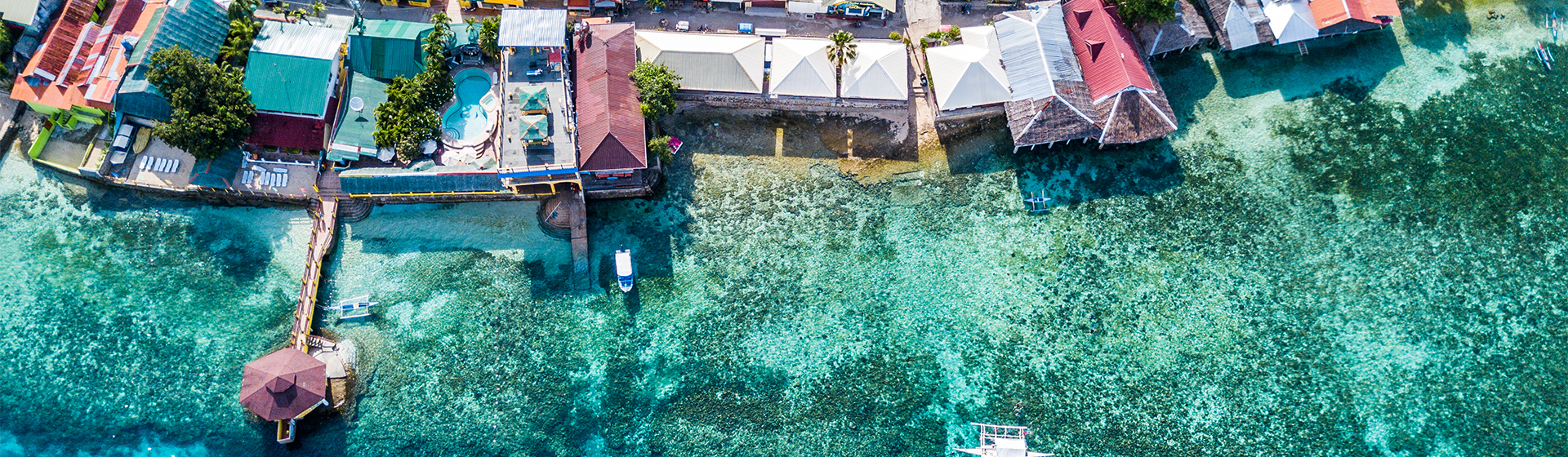 image rivage clair à Oslob en Philippines