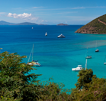 image avec une vue panoramique du littoral tropical de l'île Vierge britannique