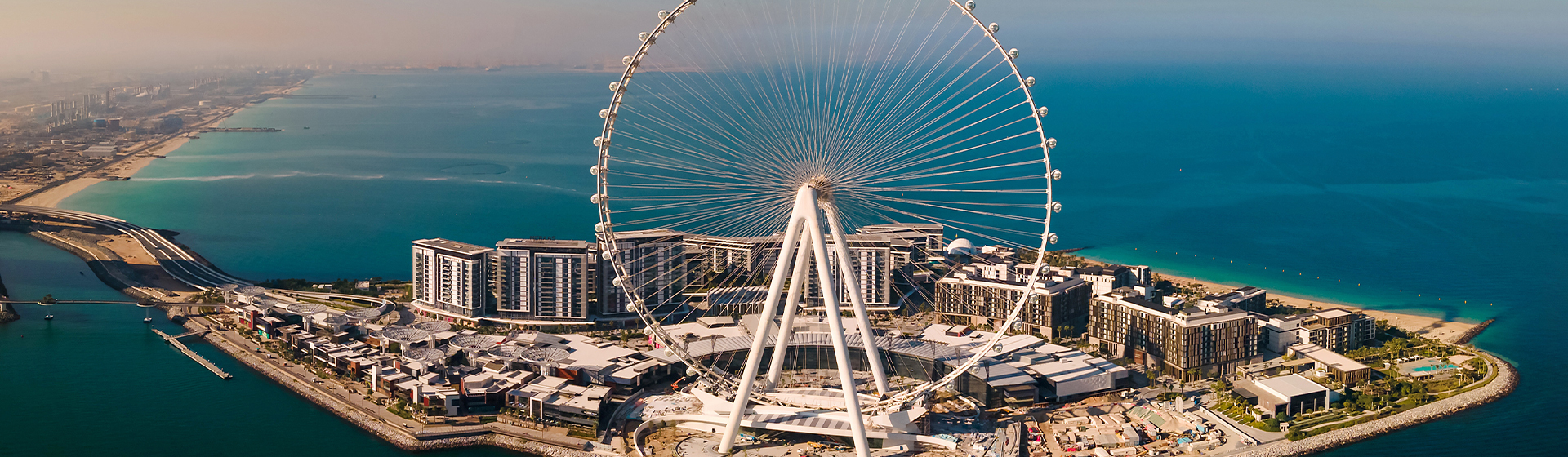 image en vue aérienne du Bluewaters Island et Ain Dubai ferris avec la grande roue