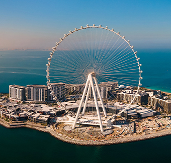 image en vue aérienne du Bluewaters Island et Ain Dubai ferris avec la grande roue
