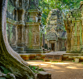 image d'un temple très coloré cambodgien