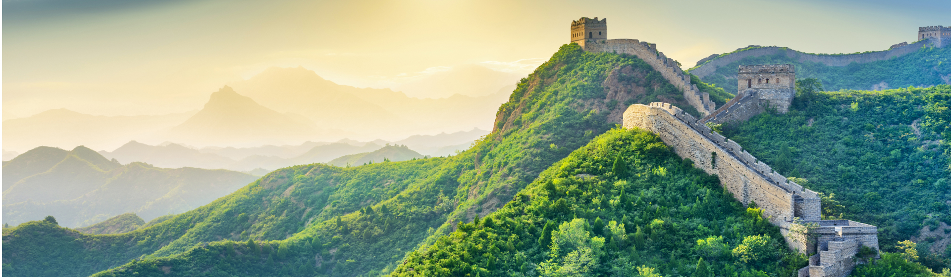 image lors d'un coucher de soleil de la muraille de chine
