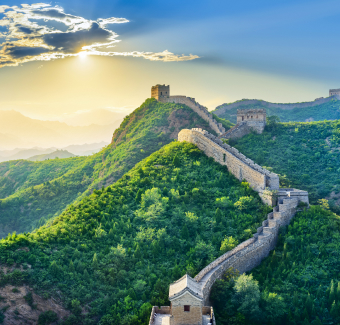 image lors d'un coucher de soleil de la muraille de chine